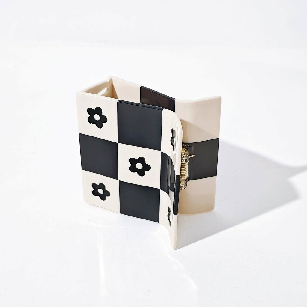Daisy Patchwork Claw: XS
