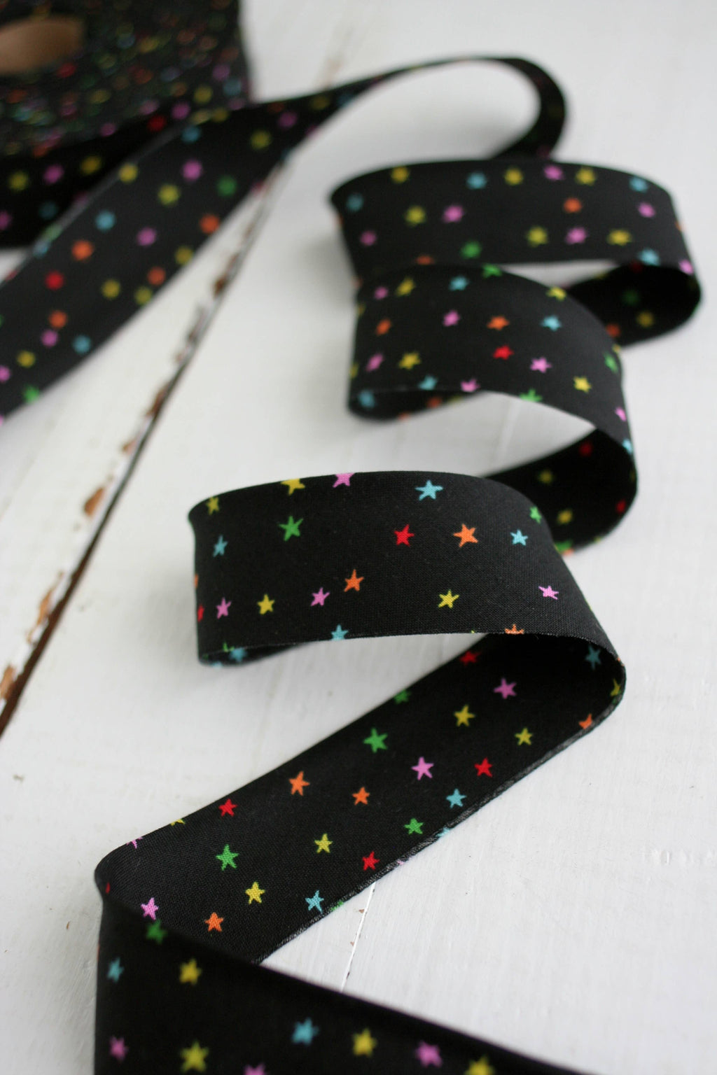 2.5" Bias Quilt Binding – Starry Vivid Rainbow, Notions: Prepacked